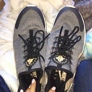Grey Nike air huraches